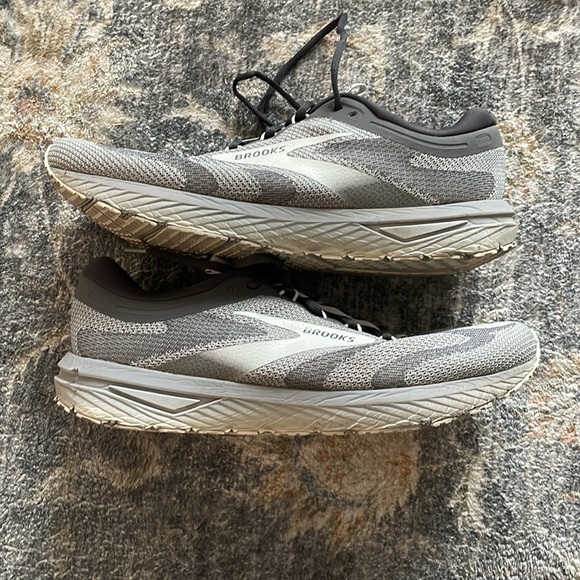 Men’s gray Brooks Revel 7. Worn 2 times. Size 14 great condition - Picture 5 of 8